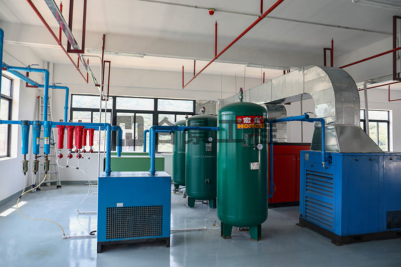 東莞盈灃科技有限公司工程緊鑼密鼓施工中，為迎接竣工全力奮戰(zhàn)！